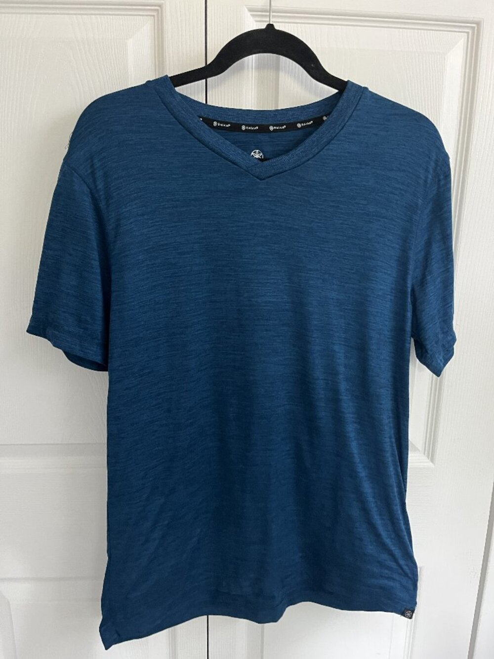 Gaiam Men M v-neck short sleeve shirt
